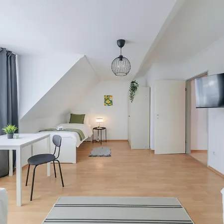 Апартаменты Spacestays Five Comfort