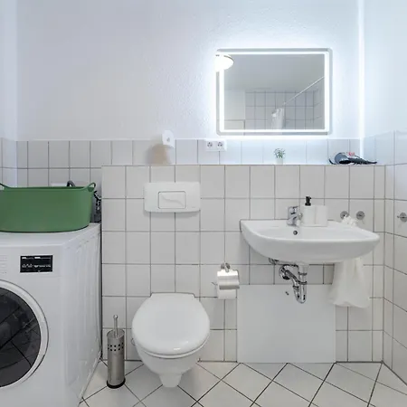 Spacestays Five Comfort Апартаменты *